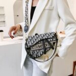 CHRISTIAN DIOR Versatile and Fashionable Single Shoulder Crossbody Bag....25