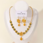 Diamond-Encrusted European and American Necklaces and Earring     10